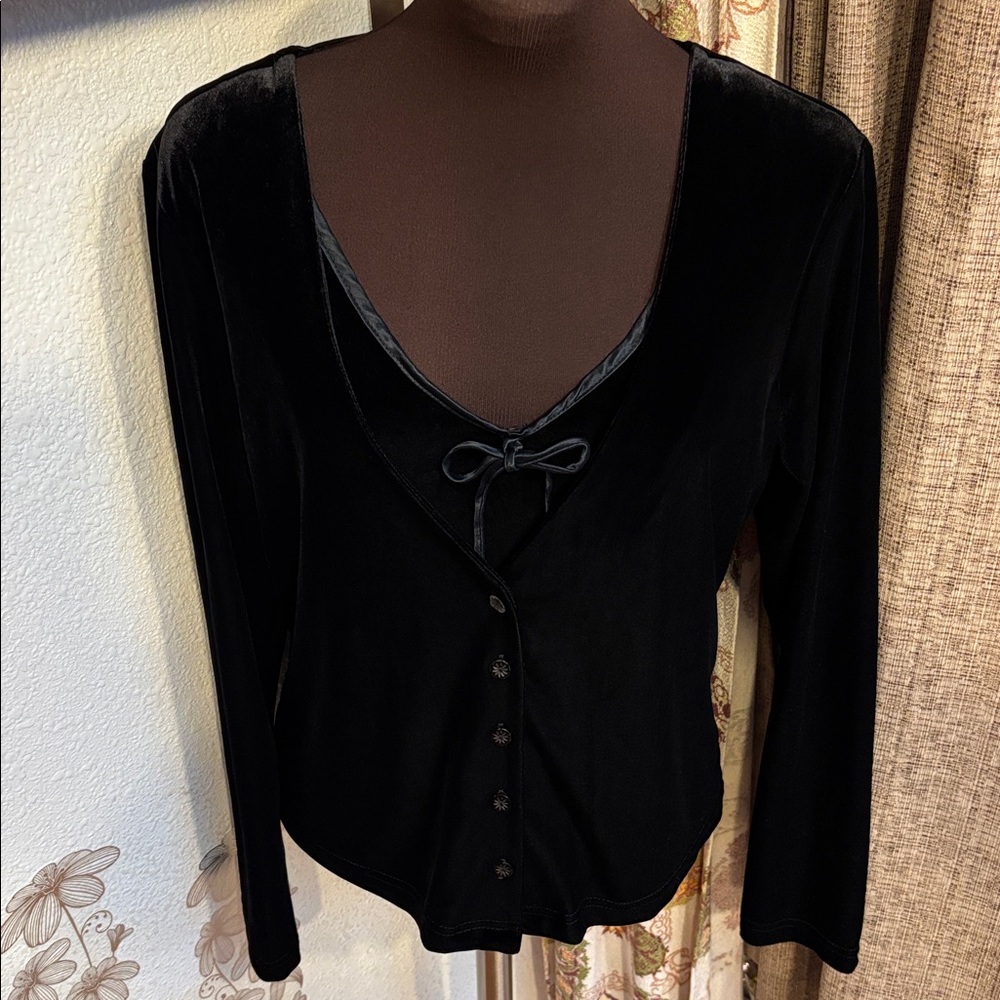 Vintage 1990’s Giorgio Fiorlini black velvet long sleeve button-up blouse Size L